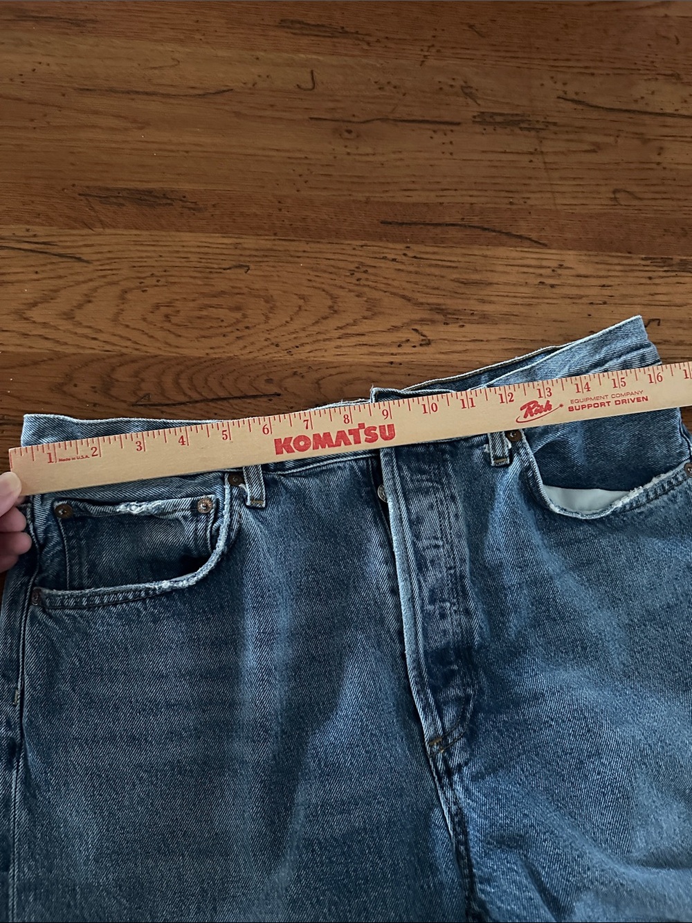 Agolde Fran Cuffed Jeans in Medium Blue Wash - Picture 7 of 7